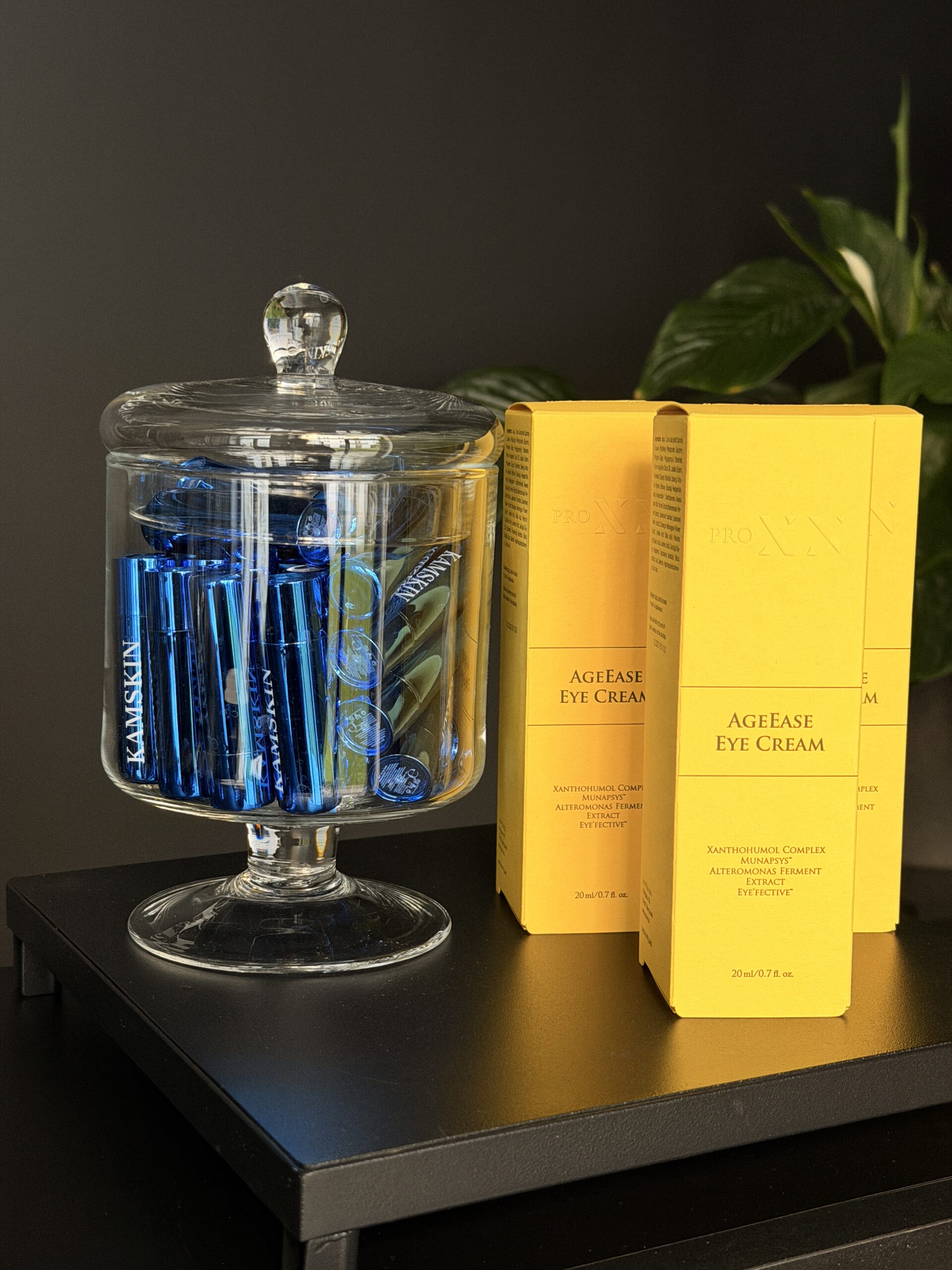 pojemnik z kosmetykami w klinice kamskin